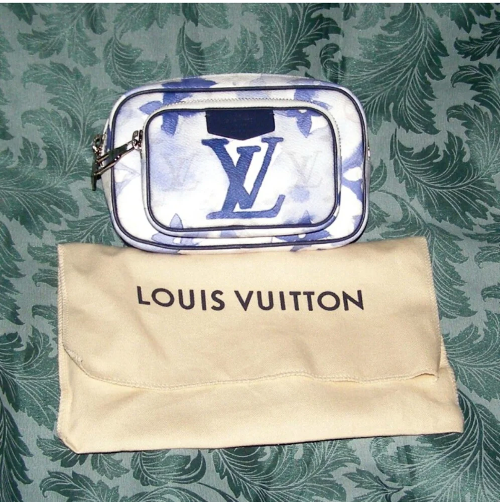 💙🤍 NEW FULL SET Louis Vuitton Outdoor Pouch UNISEX